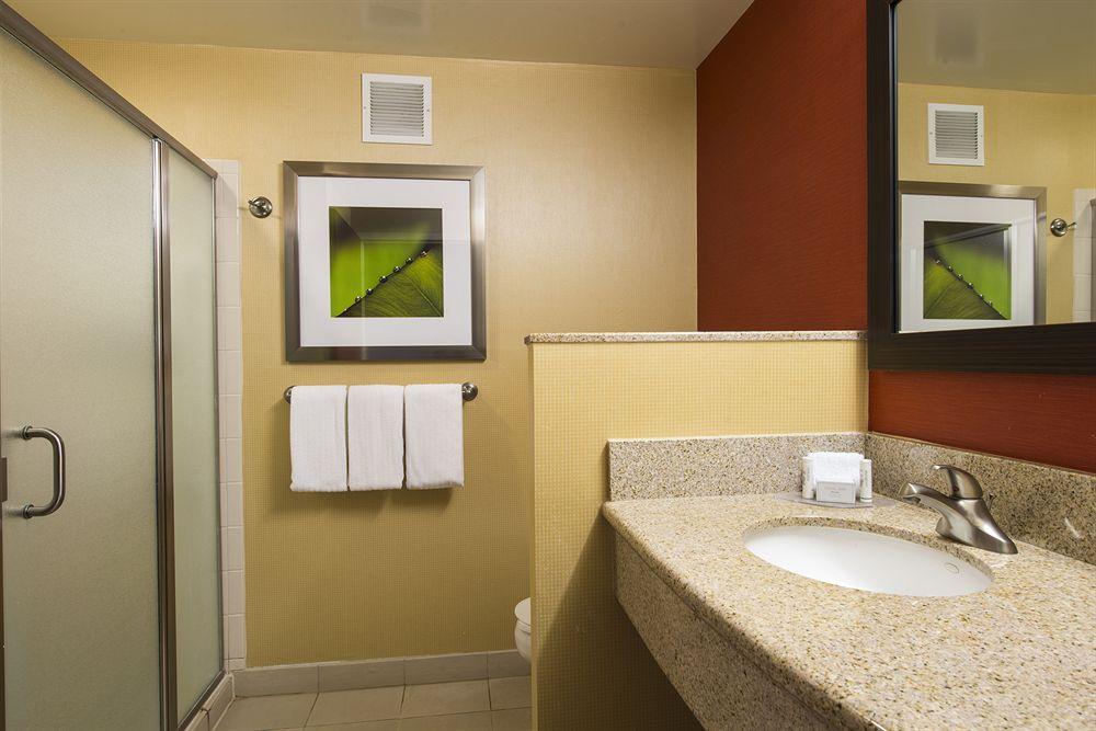 Courtyard Princeton 3*