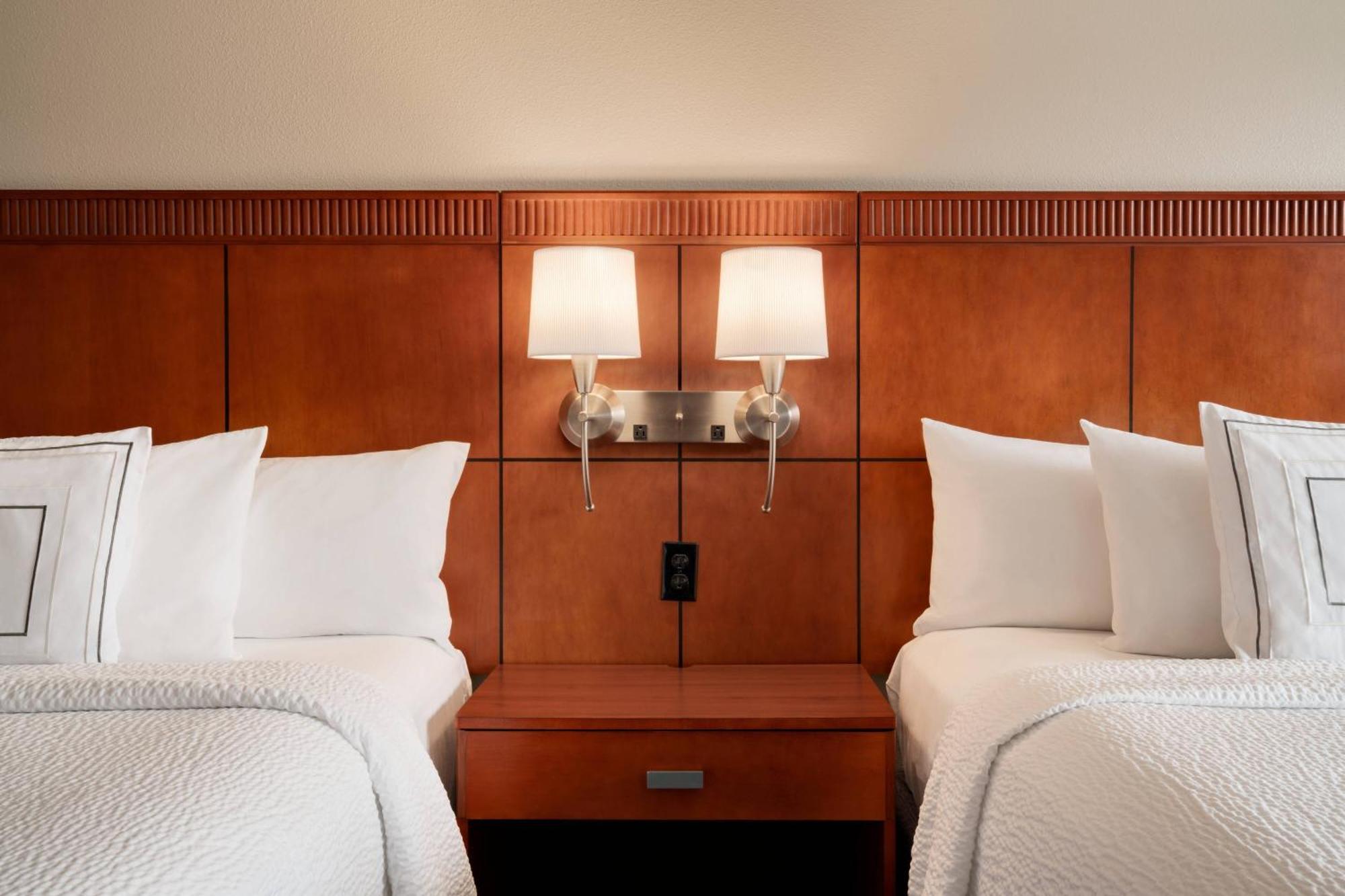Courtyard Princeton 3*