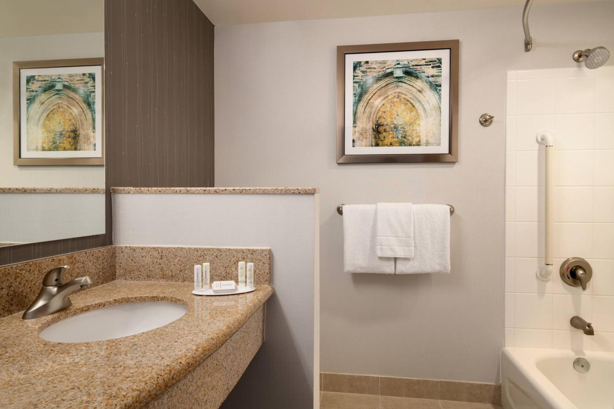 Courtyard Princeton Hotel 3*